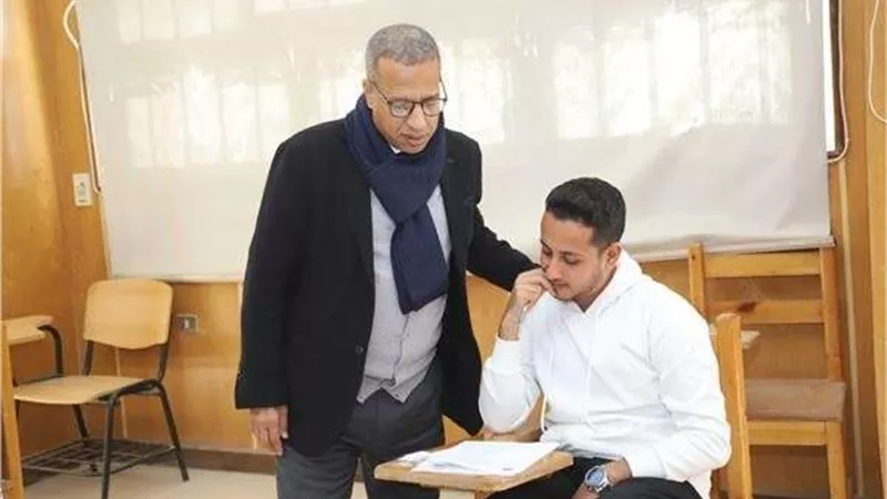 طلاب أولى ثانوي تشتكي من صعوبة امتحان الكيمياء وتصفه 