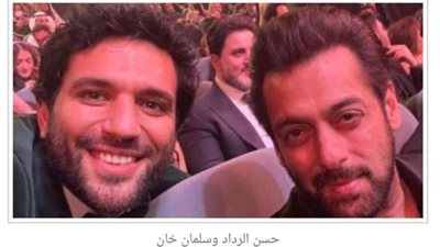 أسرة سمير غانم تتلقي صورة تذكرياية مع نجم بوليود