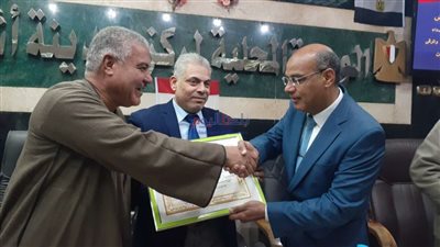 تكريم رئيس مدينة الشهداء بمجلس مدينة أشمون