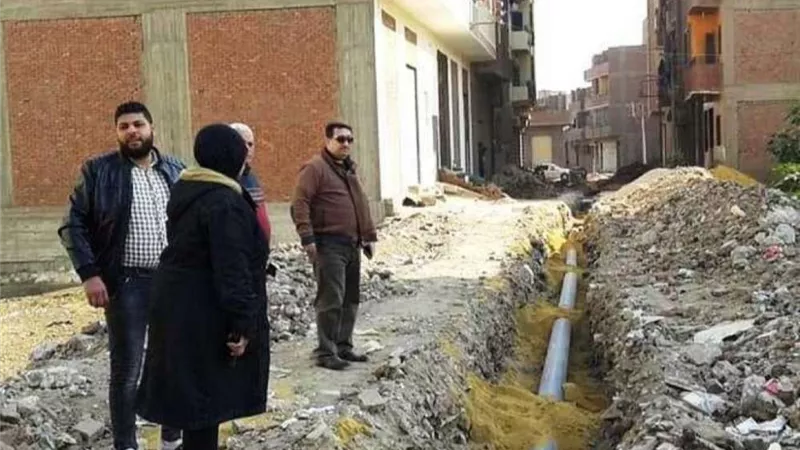 استكمال توصيل خدمة الصرف الصحى  بحي غرب سوهاج