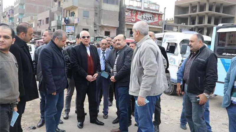 محافظ الجيزة يتفقد موقف سيارات السرفيس بناهيا