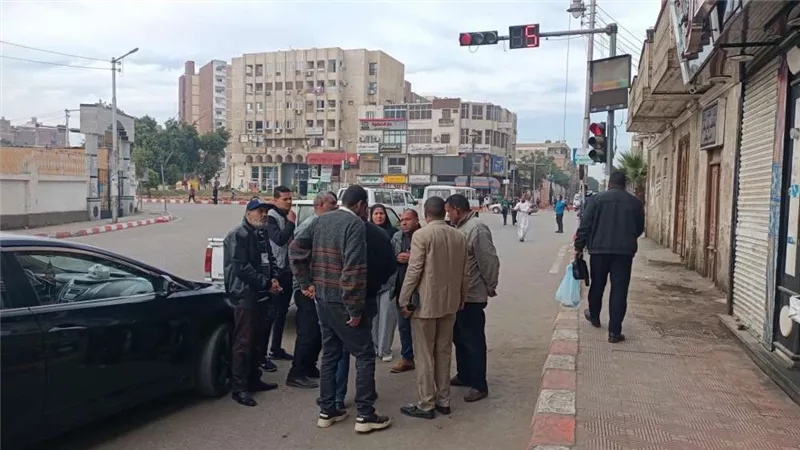 محلي قنا يواصل حصر لافتات المحال التجارية والمكاتب الإدارية الغير مرخصة