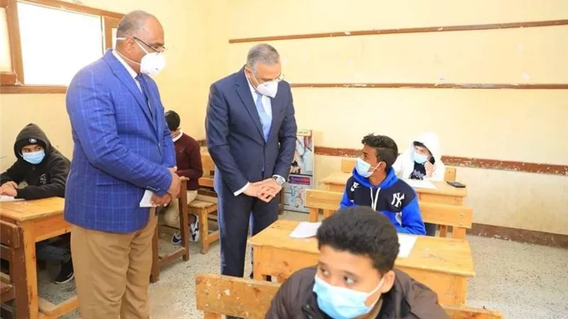 محافظ سوهاج يتفقد لجان امتحانات الشهادة الإعدادية