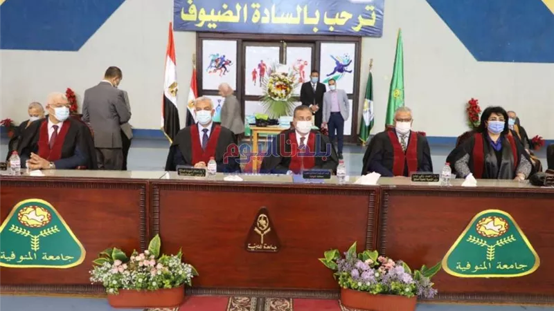 وزير الأوقاف يهدى مجموعة إصدارات مترجمة لجامعة المنوفية