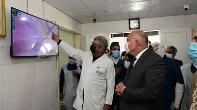محافظ قنا يفتتح أول وحدة للمناظير الجراحية بمستشفى قنا العام