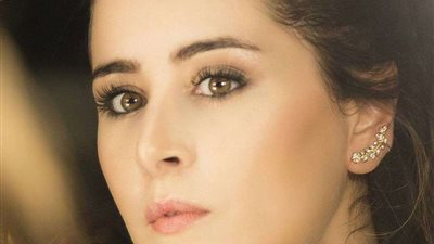 على طريقتها.. عائشة بن أحمد تهنئ تامر حسنى بعد نجاح فيلم 