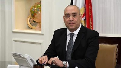 وزير الإسكان يستعرض مشروعات مدينة الفيوم الجديدة