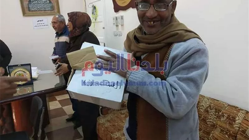 توزيع 7700 كارت فيزا 