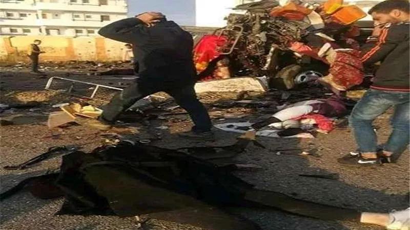 بالصور.. مصرع 22 وإصابة 5 في حادث انقلاب مقطوره على أتوبيس عمال بدمياط
