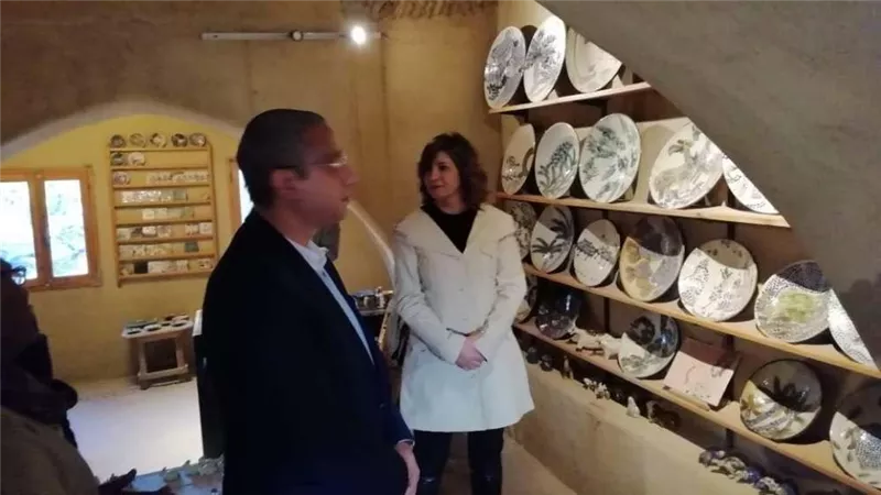 نبيلة مكرم تزور قرية تطون للتوعية بمخاطر الهجرة غير الشرعية