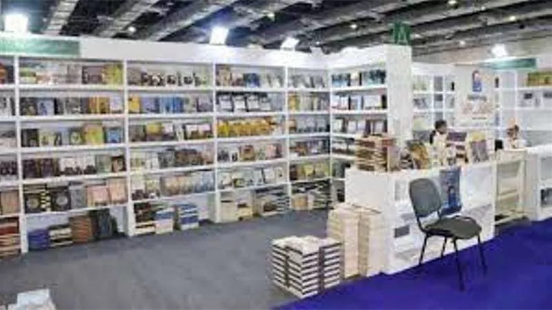 إقبال جماهيري على جناح دار الكتب والوثائق بمعرض الكتاب قبل يومين من انتهاء المعرض