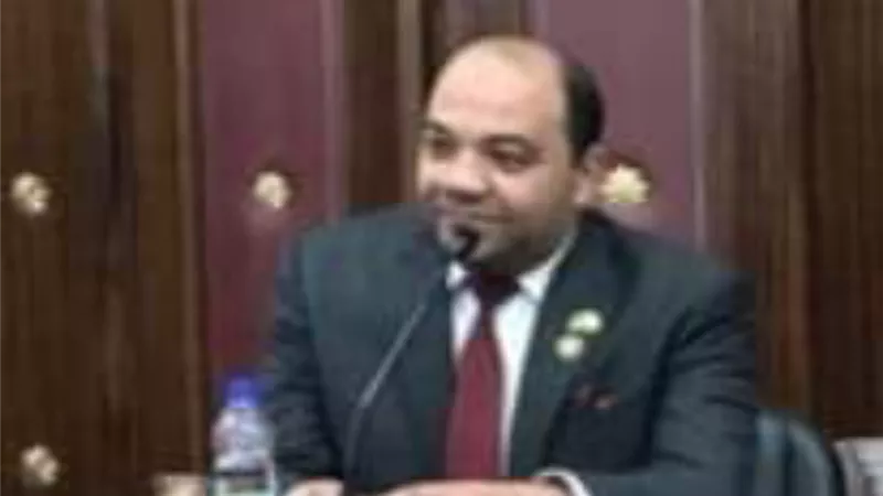 الحسيني عيسى يسعد أهالي قرية 