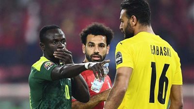 أبو جبل يكشف سر لقطة صلاح وماني أثناء مباراة مصر والسنغال