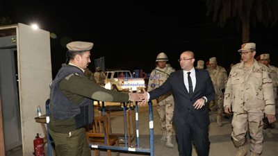 محافظ بني سويف ومدير النظم بالجيش ومدير الأمن يتابعون الاستعدادات الأمنية بالكنائس