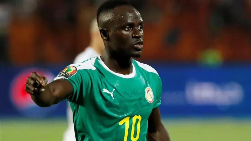 بالصور.. ساديو ماني يحتفل على طريقته الخاصة بكأس الأمم الأفريقيا