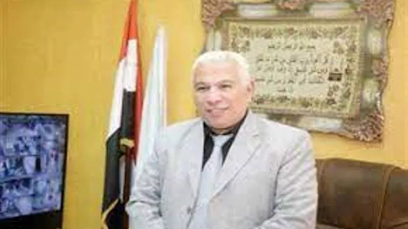 وكيل وزارة التربية والتعليم بالإسكندرية يتفقد أعمال تصحيح امتحانات الشهادة الإعدادية