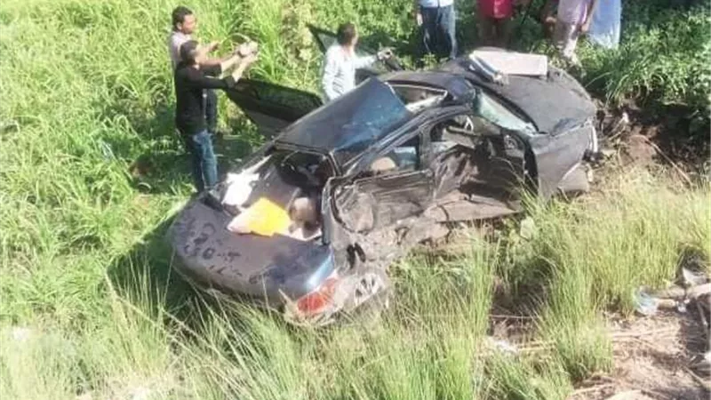 نجاة شقيقين من الموت بعد سقوط سيارتهما من أعلى الكوبري واحتراقها بسوهاج