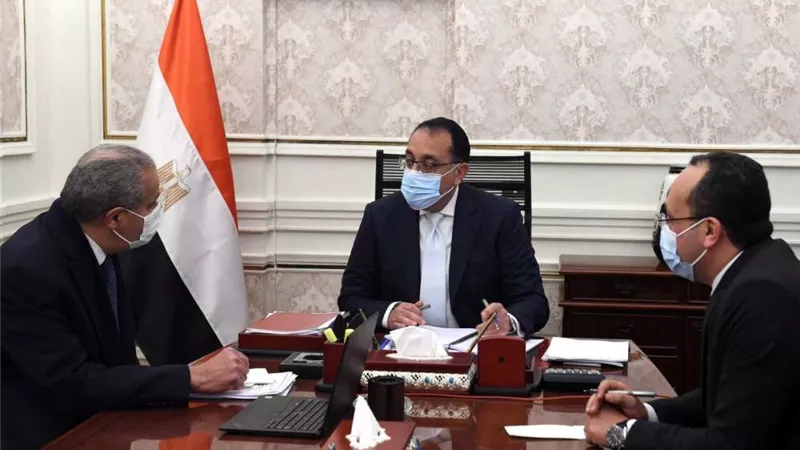مدبولي يتابع مع وزير التموين موقف توافر السلع استعداد لاستقبال شهر رمضان
