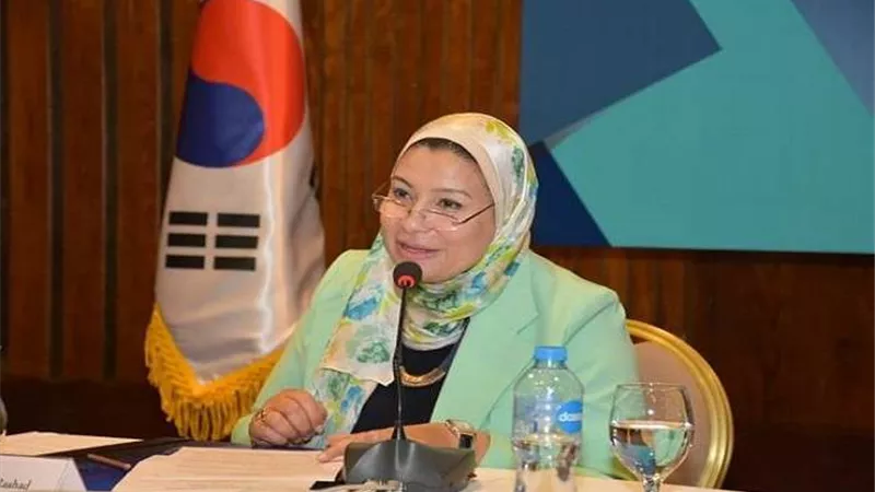 عميدة ألسن عين شمس تهنئ أبناء الكلية بمناسبة العام الجديد
