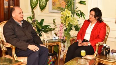 محافظ أسيوط يلتقي نائب وزير السياحة والآثار لمناقشة أعمال تطوير العائلة المقدسة