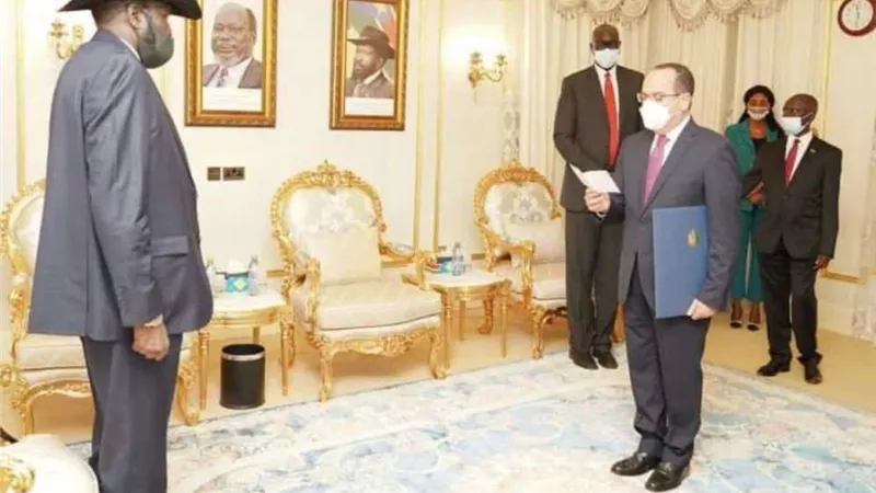 السفير المصري لدى جنوب السودان يقدم أوراق اعتماده
