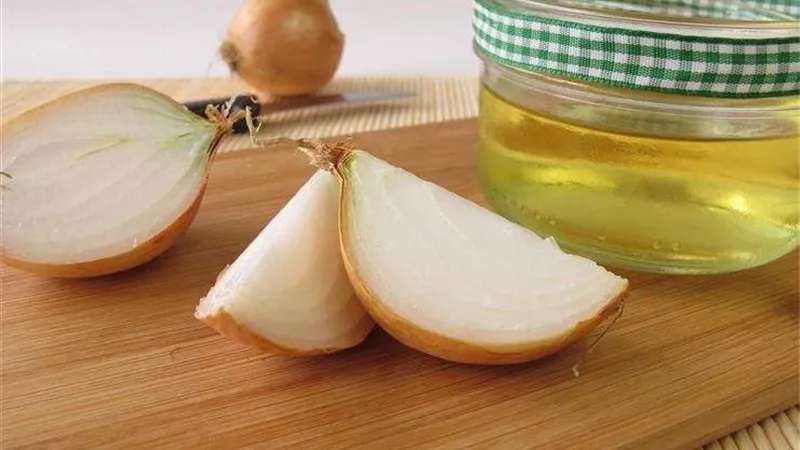 لماذا نهى النبي عن تناول البصل والثوم يوم الجمعة؟.. حسام موافي يجيب