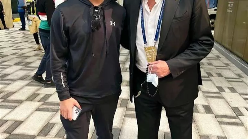 أحمد جمال يهنئ محمود الخطيب بفوز الأهلي على الهلال