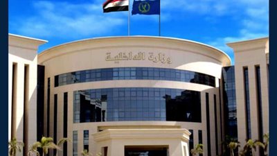 تفاصيل تورط حارس خصوصي فى إضرام النيران بسيارة جاره فى السلام