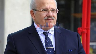 فريق بحثي بجامعة القاهرة ينجح فى تسجيل دليل على وجود آثار أقدام الديناصورات