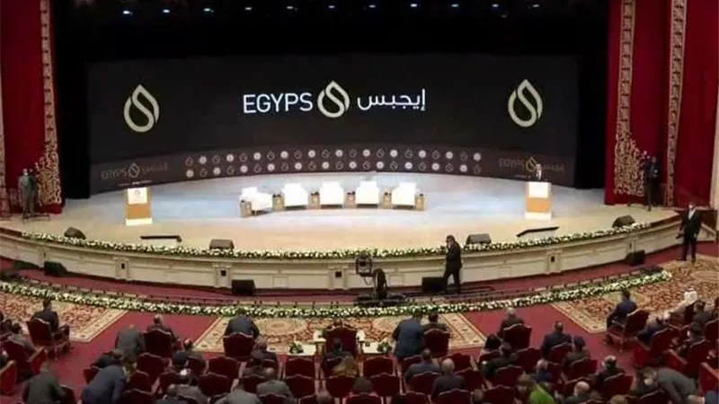 عاجل.. الرئيس السيسي يشاهد فيلما تسجيليا عن إنجازات قطاع البترول (فيديو)