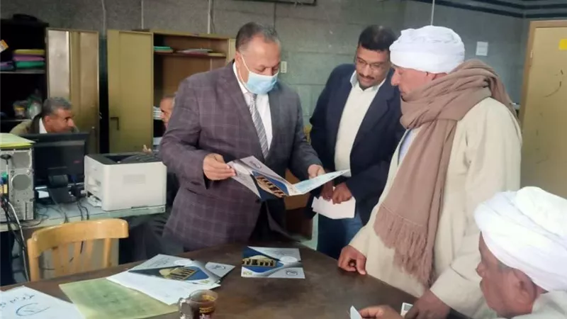 السكرتير العام يتابع سير العمل بوحدة استرداد أراضى أملاك الدولة والمركز التكنولوجي بمدينة قنا