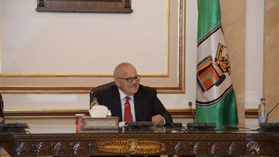 رئيس جامعة القاهرة يوجه بتعظيم موارد صندوق الرعاية الطبية وترشيد نفقاته