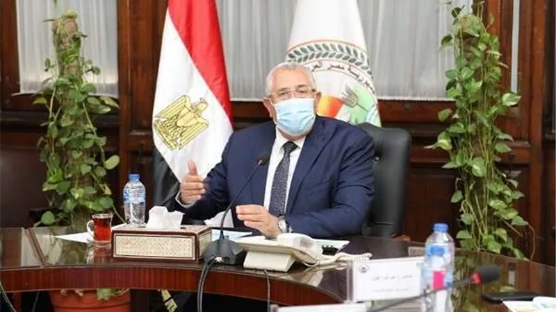 وزير الزراعة يبحث النهوض بالمحاصيل الزيتية والقصب والزيتون والتمور.. تفاصيل