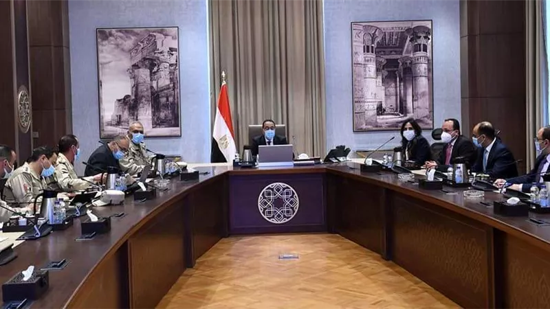 مدبولي يتابع مع رئيس الهيئة الهندسية الموقف التنفيذي لعدد من المشروعات التي تنفذها الهيئة