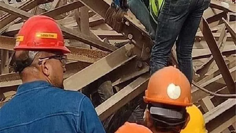 رفع كفاءة أعمدة الإنارة المتواجدة بالشوارع والميادين الرئيسية بفاقوس