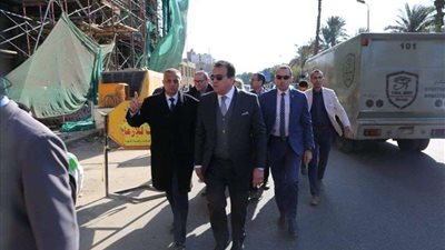 وزير التعليم العالي يتفقد المعهد القومي للأورام (صور)