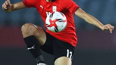 أكرم توفيق يصل قطر استعدادا لخضوعه للبرنامج التأهيلي بعد العملية الجراحية الأخيرة