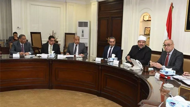 وزيرا الإسكان والأوقاف ومحافظ القاهرة يتابعون عددًا من المشروعات لتطويرالعشوائيات