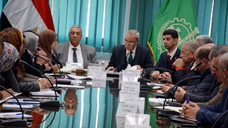 محافظ القليوبية يناقش المخطط الاستراتيجي لعدد من مدن المحافظة