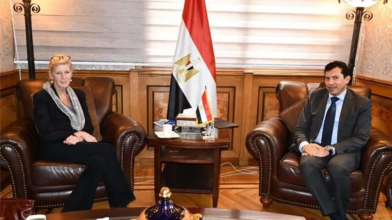 وزير الشباب والرياضة يبحث تعزيز التعاون مع الأمم المتحدة للسكان واليونسيف