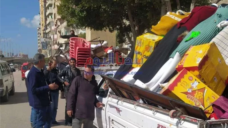 حملة موسعة بدمنهور تنتهي بغلق 9 ورش و إزالة 6 أكشاك مخالفة ورفع 440 إشغال طريق