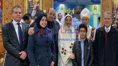 بالصور| الجالية المصرية في فرنسا تهنئ الأخوة المسيحيين بعيد الميلاد المجيد