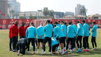 موسيماني يحاضر اللاعبين استعدادًا لمباراة المقاصة