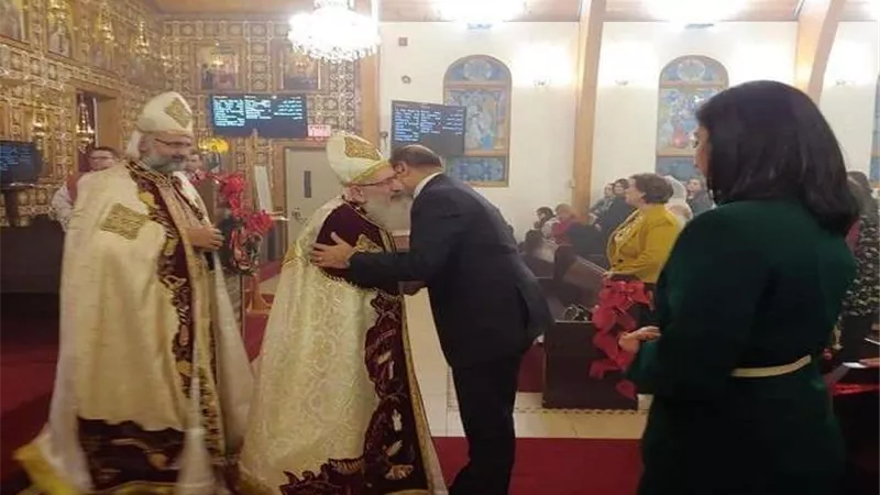 بالصور.. أحمد أبو زيد يشارك في قداس عيد الميلاد المجيد بـ