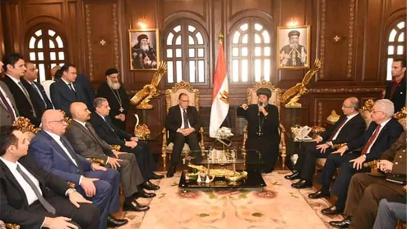 محافظ الشرقية يهنيء الأنبا تيموثاوس أسقف الزقازيق ومنيا القمح بعيد الميلاد