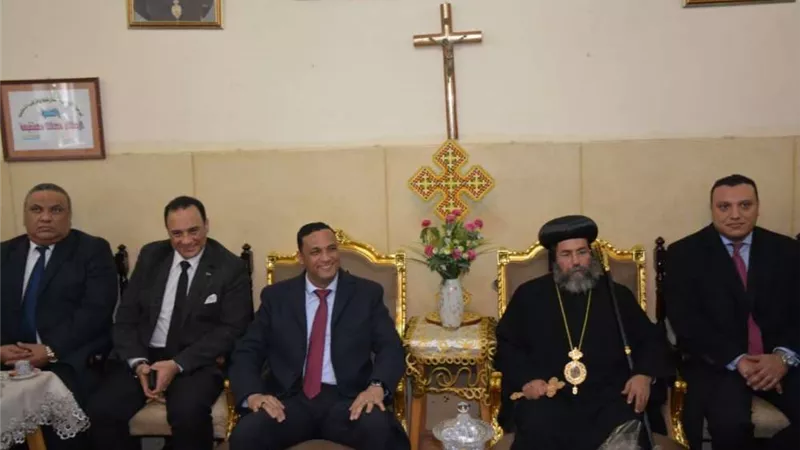 محافظ الدقهلية يقدم التهنئة للأقباط بمناسبة عيد الميلاد المجيد بمطرانية ميت غمر