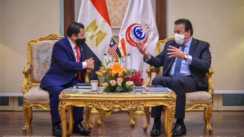 عبدالغفار يستقبل السفير الماليزي لبحث التعاون في القطاع الصحي