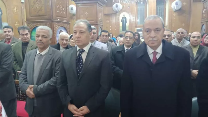 بالصور .. محافظ القليوبية يشارك بقداس عيد الميلاد بكنيسة العذراء ببنها
