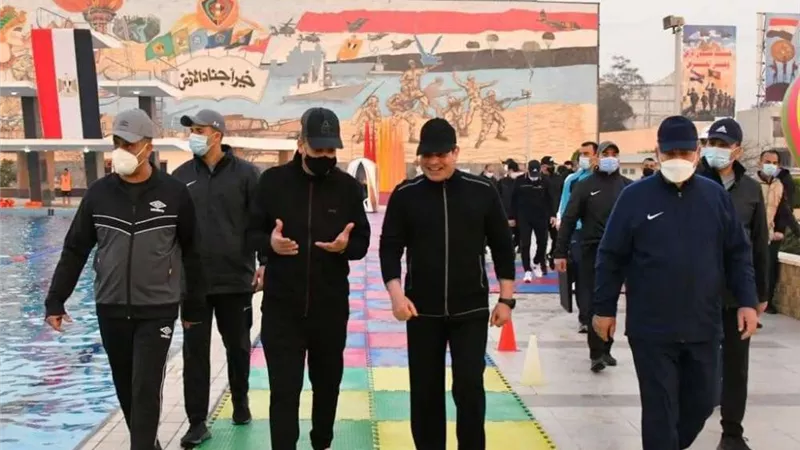 تفاصيل زيارة الرئيس السيسي فجر اليوم لمقر الكلية الحربية.. شاهد بالصور