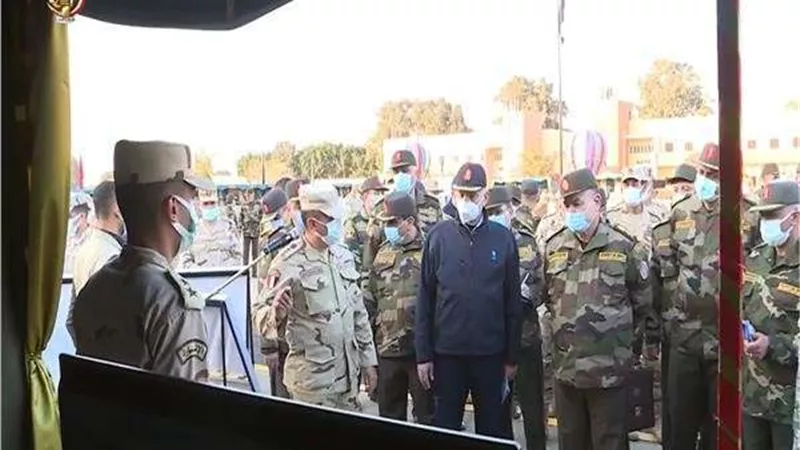 رئيس أركان حرب القوات المسلحة يتفقد معرض البحوث الفنية